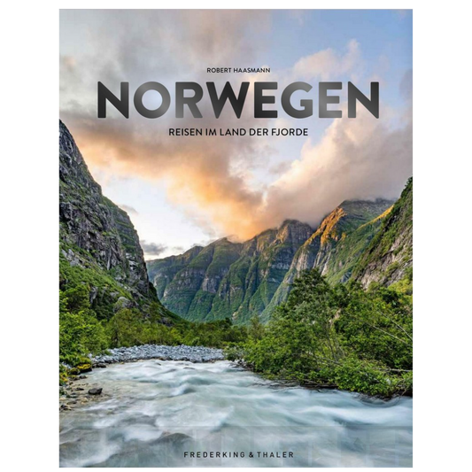 Norway: Traveling in the Land of the Fjords - Illustrated Book and Travel Guide