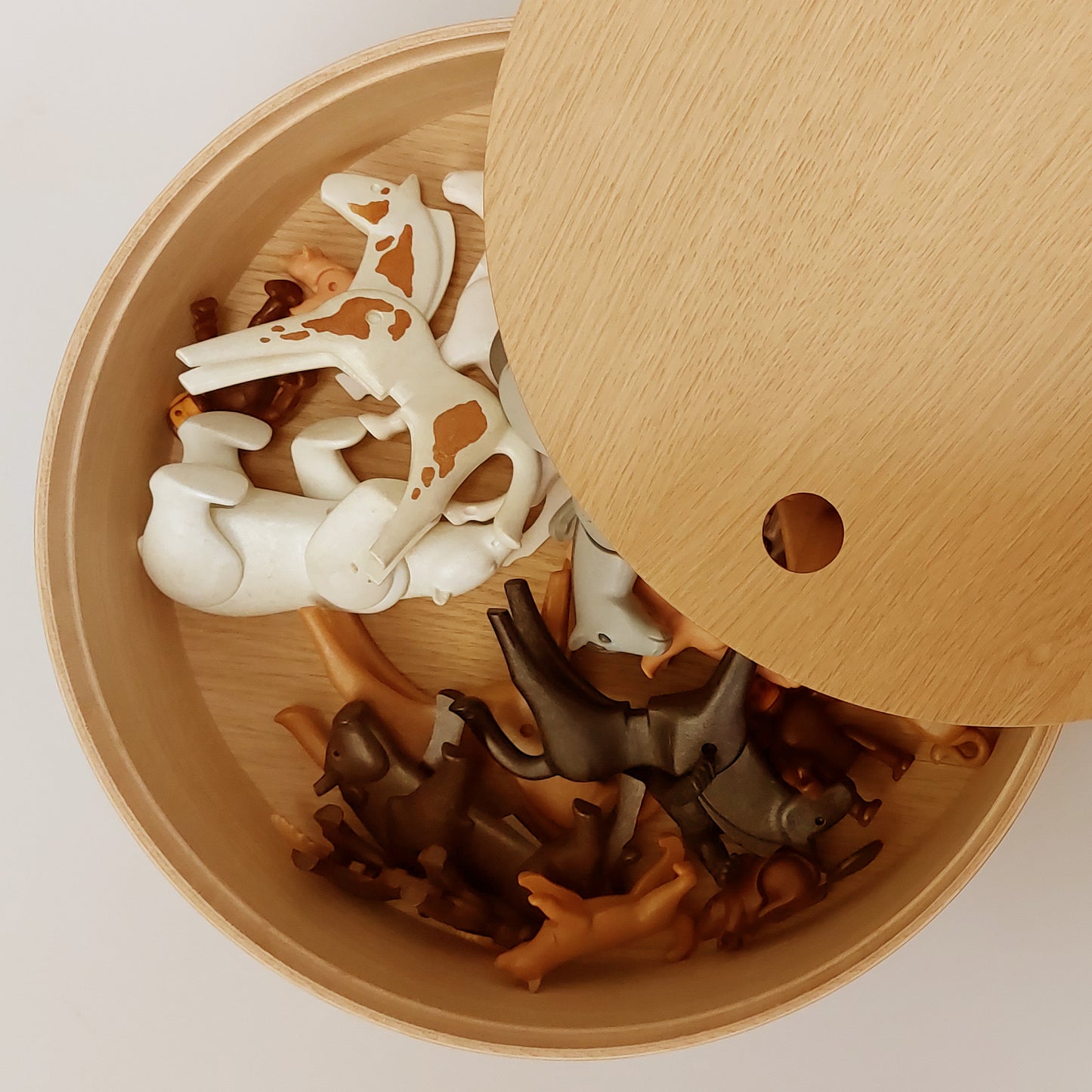 Hölzerne Aufbewahrungsbox - rund - 26 cm