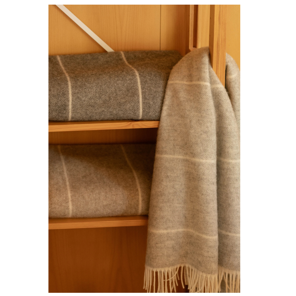 Aika - Wolldecke - weiß-hellgrau- 130 x 180 cm