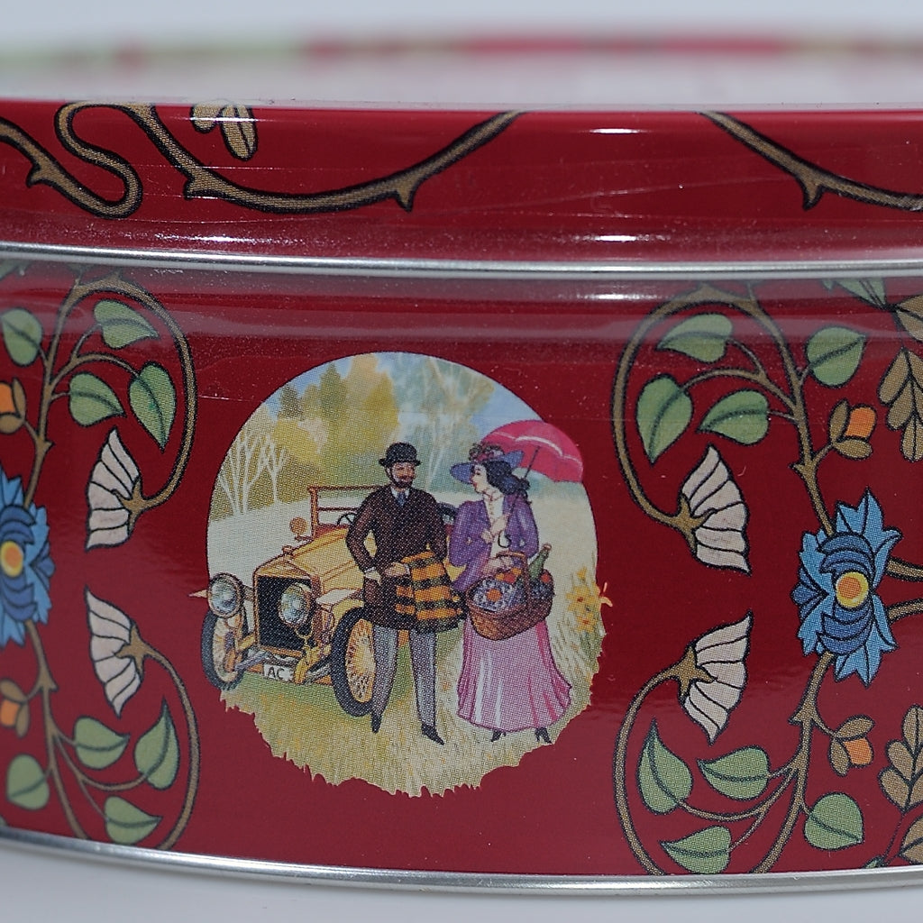 Nyåkers Gingerbread Hearts in a decorative red metal tin - 400 g