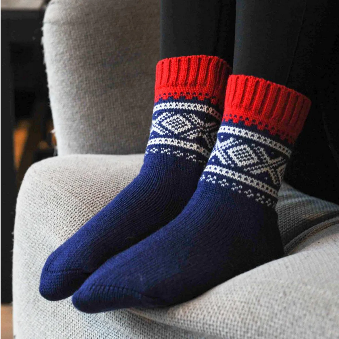 Wollsocken mit norwegischem Marius-Muster - Blau / Weiß / Rot