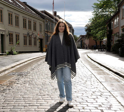 Islender Woll-Poncho - Schwarz / Weiß