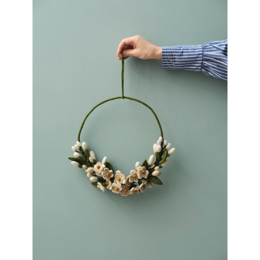 Handgefertigter Wollfilz Kranz in Weiß für Tür oder Wand