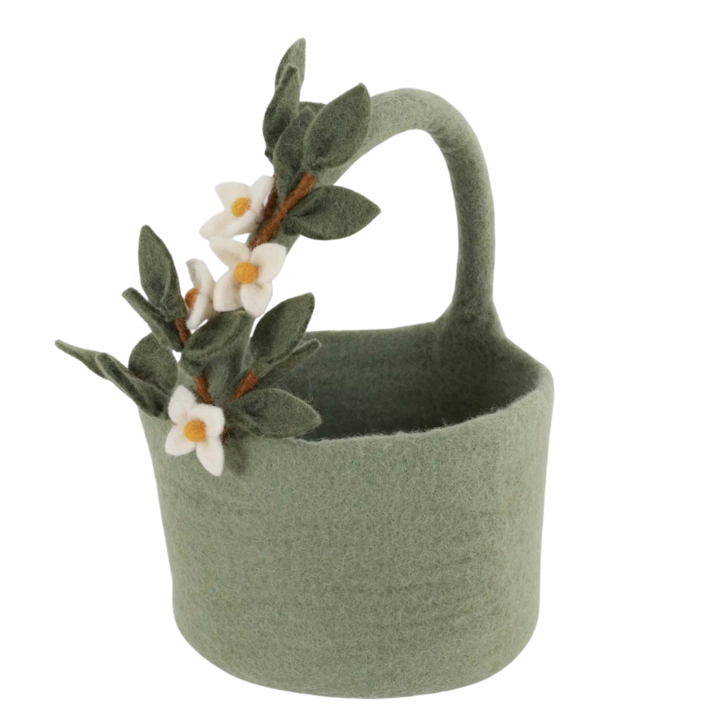 Korb mit Blumengirlande - handgearbeitet