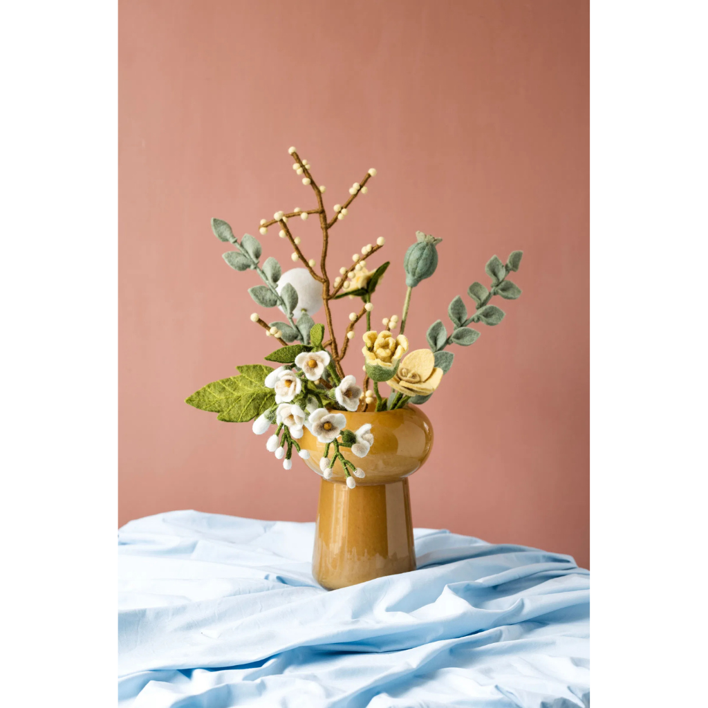 Weiße Glyzinien - Wollfilz - handgearbeitet