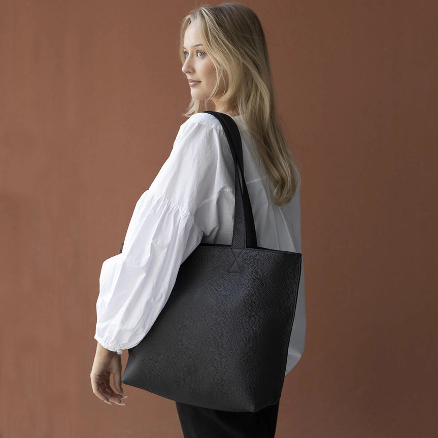 Kajo Tragetasche aus Elchleder - Schwarz - Miiko Design Oy