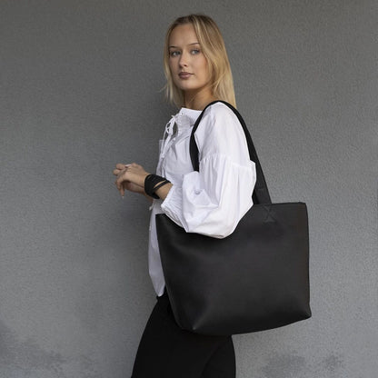 Kajo Tragetasche aus Elchleder - Schwarz - Miiko Design Oy