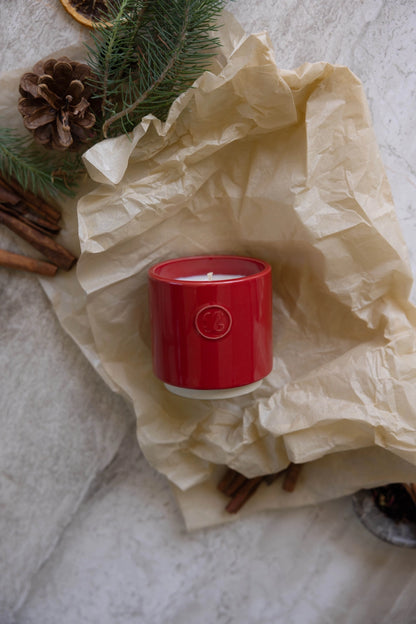 Duftkerze Lisa im Keramikbecher – Roter Apfel & Chai-Tee