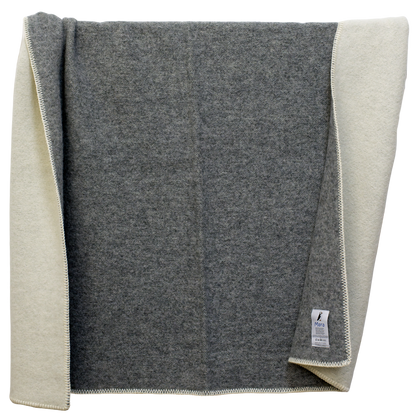 Wool blanket with polar bear motif - natural white / light grey - 140 x 200 cm