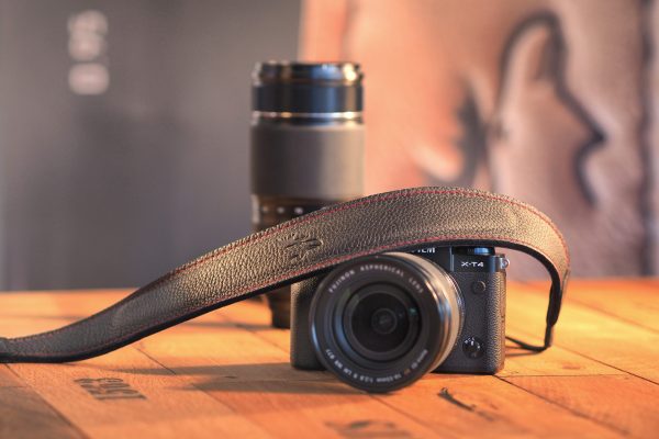 EDDYCAM Kameragurt - Elchleder - 50 mm - Schwarz mit roter Naht
