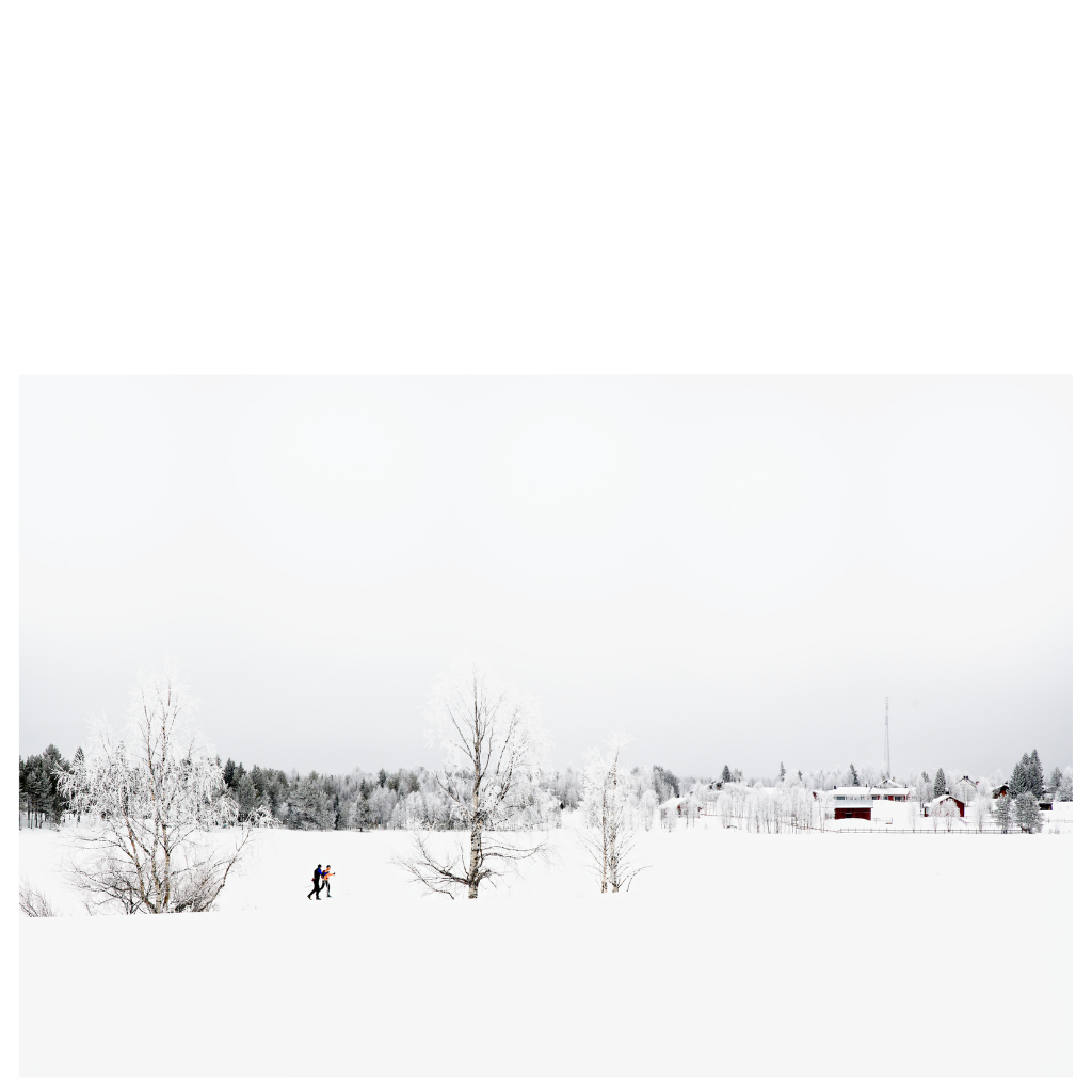 Poster Finnische Winterlandschaft mit zwei Langläufern